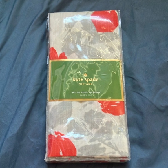 Kate Spade: Garden Rose Floral Napkins- set of 4- 100% cotton- 20”x20” - Picture 12 of 16